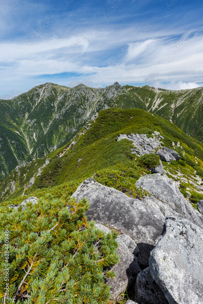 Obraz premium 中央アルプス三ノ沢岳稜線から宝剣岳と木曽駒ヶ岳