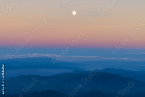 北アルプス爺ヶ岳から夕景の月