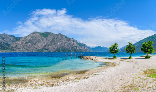 Fotografiet Landscape with Campagnola beach, Garda Lake, Italy