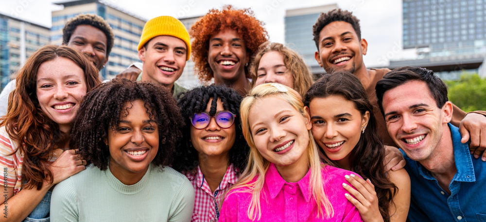 Obraz premium Happy playful multiethnic group of young friends bonding outdoors - Multiracial millennials students meeting in the city, concepts of youth, people lifestyle, diversity, teenage and urban life