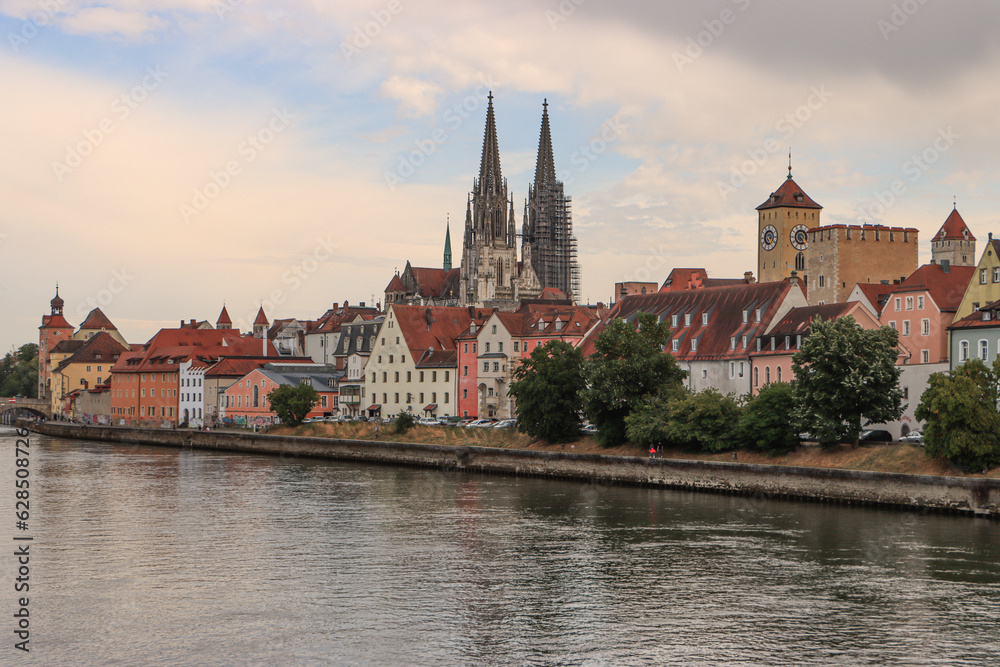 Regensburger Altstadt vom Eisernen Steg gesehen