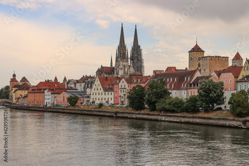 Regensburger Altstadt vom Eisernen Steg gesehen © holger.l.berlin