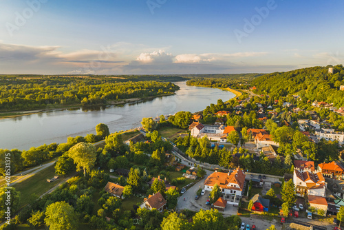 Obraz na płótnie The lazy and calm Vistula flowing through Kazimierz Dolny on a beautiful summer day. w salonie