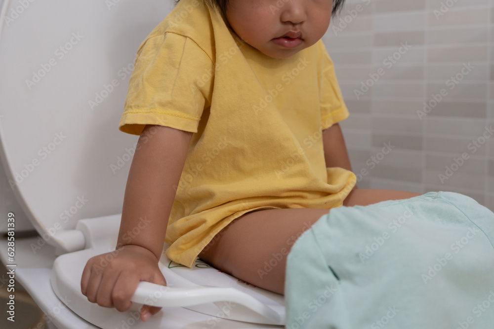 child going to the toilet, constipation in children, dyspepsia