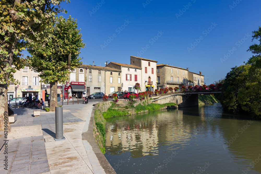 Travel by bike in the Canal du Midi (France)	