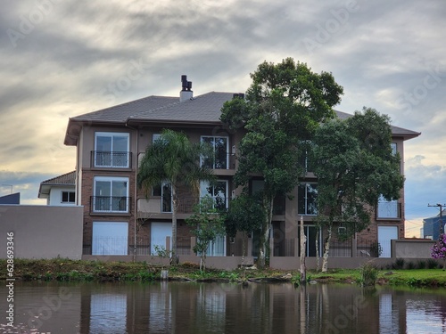 pequeno prédio residencial novo