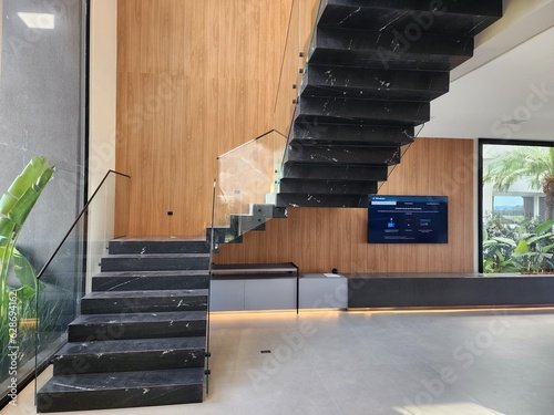 Escada em marmore preto