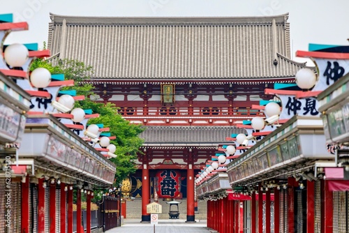 Obraz na płótnie 東京、浅草寺の仲見世通りと宝蔵門（仁王門）