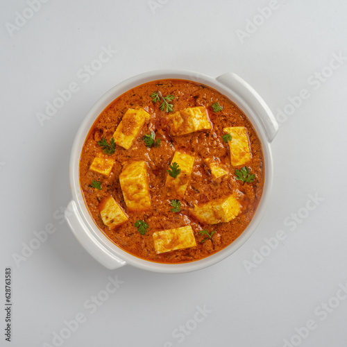 Photos Spicy paneer tikka masala in white bowl on whtite background , image