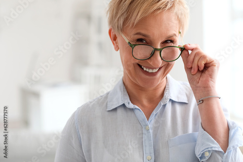 Mature psychologist in offi...