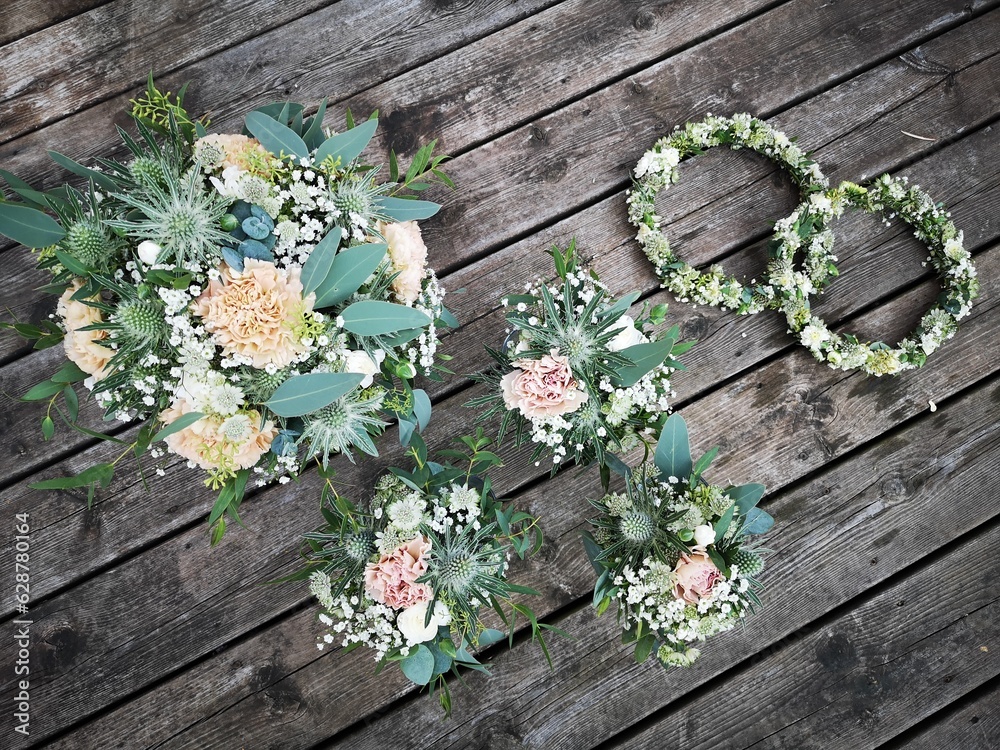 Bouquets and wreaths 