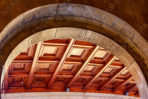 Fotografía Arch door in the medieval castle of Charles V, Alhambra, Spain