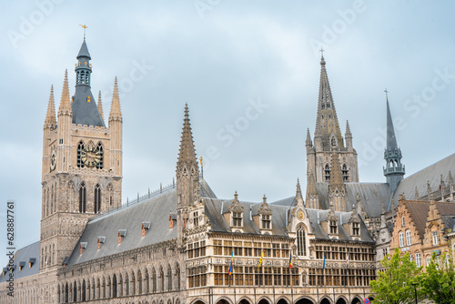 Cuadro en lienzo Close up from the ST Maartens Cathedral in Ypres (Ieper) Belgium.