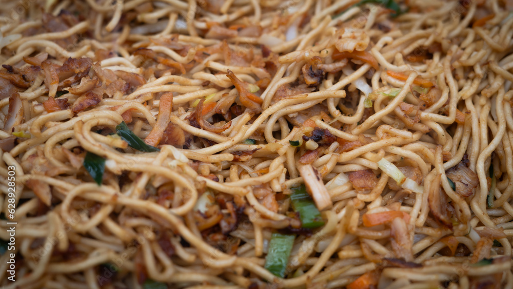 asian noodles with vegetables