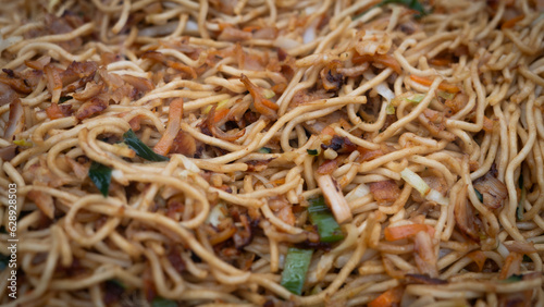 asian noodles with vegetables