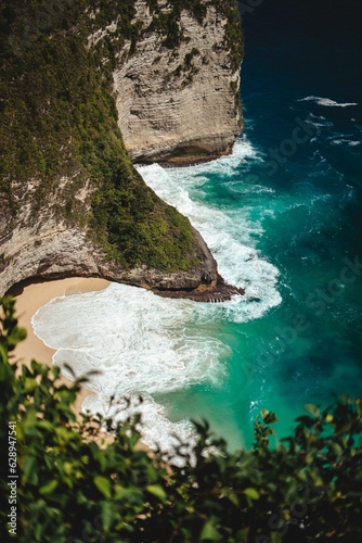 Scenic view of Kelingking Beach at Nusa Penida island in Indonesia. © Alexanderkaufmann/Wirestock Creators