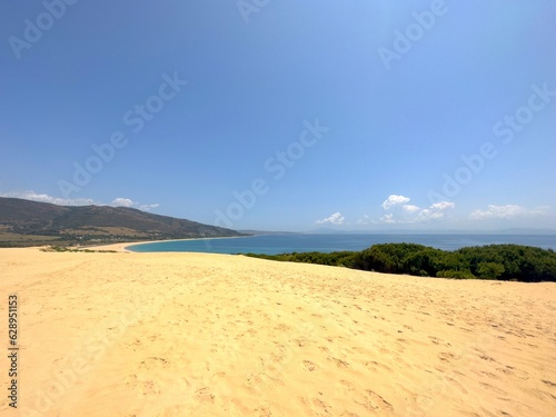 hermosa vista desde las dunas de Valdevaqueros a lo largo de la costa del Océano Atlántico con agua azul turquesa, Tarifa, Costa de la Luz, Andalucía, provincia de Cádiz, España, Viajes, Turismo