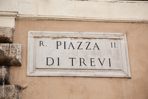 Fototapeta Naklejka Na Ścianę i Meble -  Sign of Piazza Fontana di Trevi, Rome, Italy. 