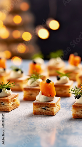Foto Festive Canapes Biscuits with creamy sauce and Plant-Based Smoked Salmon