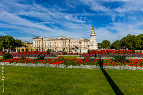 Obraz na plátně Buckingham Palace in London