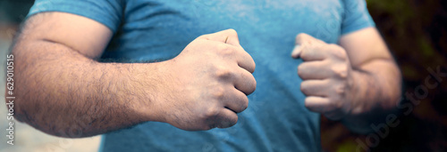 Bilde på lerret man fists in street