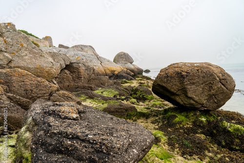 Granitfelsen an der Baie von Kernic, Plouescat, Bretagne