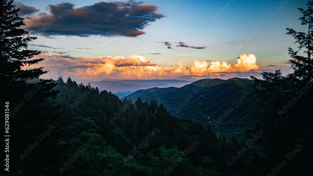 Naklejka premium sunset in the mountains