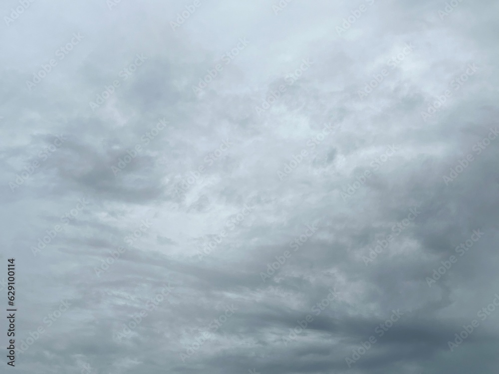 The sky was gloomy before the rain. The sky was gloomy before the rain.