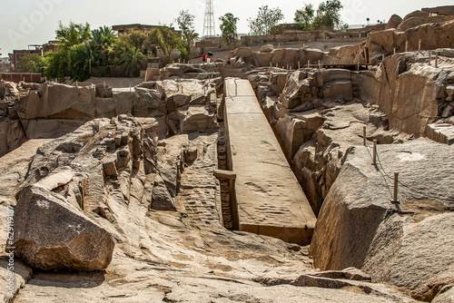 Foto The unfinished obelisk at stone quarries of Aswan, Egypt