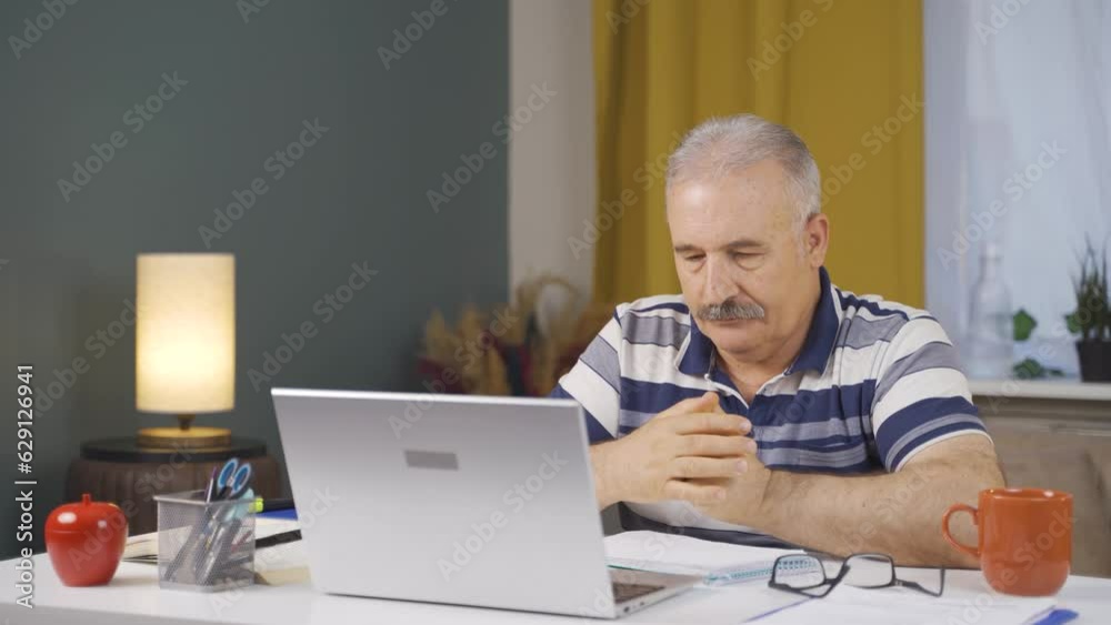 Home office worker old man bankrupt, making loss. Home office worker old man bankrupt, making loss.