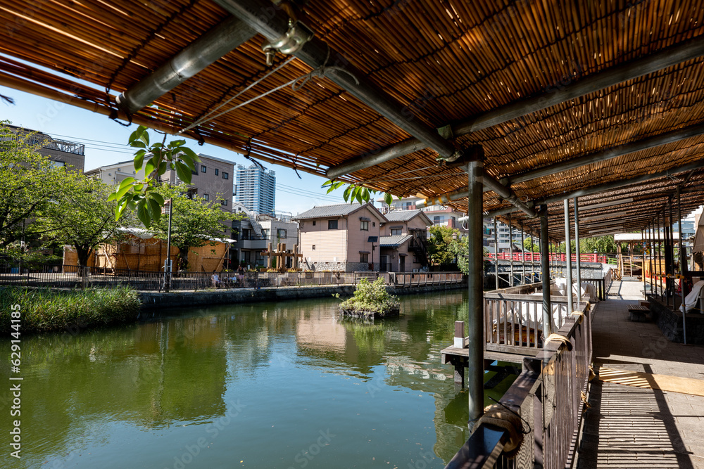 夏の東京都中央区佃島の風景　佃船溜と佃小橋