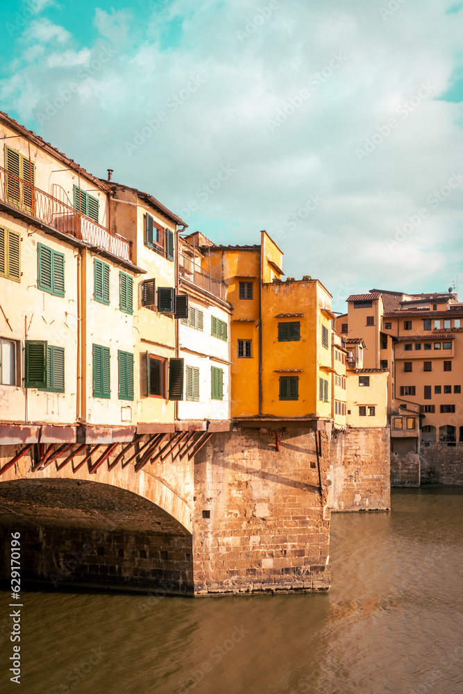 Ponte Vecchio bridge over the Arno river in Florence, Tuscany, Italy.