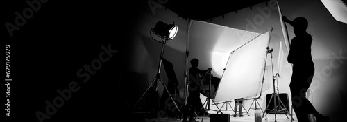 Stampa su tela Silhouette of video production behind the scenes or B roll or making of TV comme