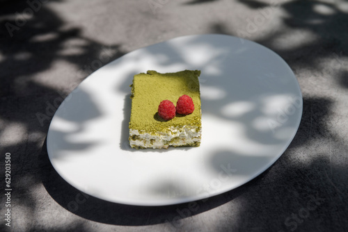 Obraz na płótnie Cheescake au thé vert macha w salonie