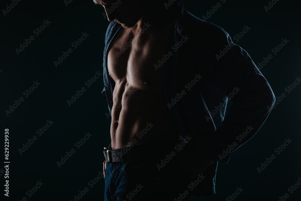 Naklejka premium Well-built and attractive man posing