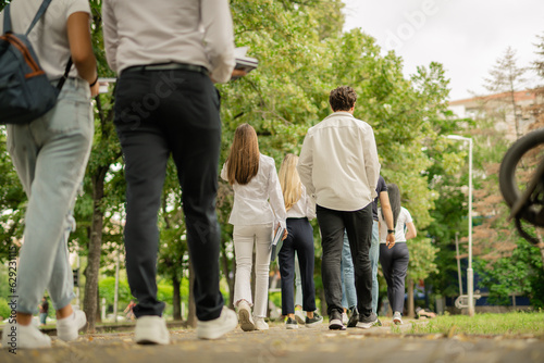 Obraz na plátně University students outside