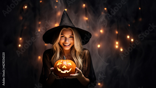 Schöne Frau als Hexe zu Halloween mit Hut und Kürbis in der Hand lacht, ai generativ photo