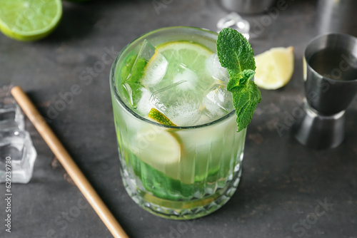 Refreshing mojito cocktail ...