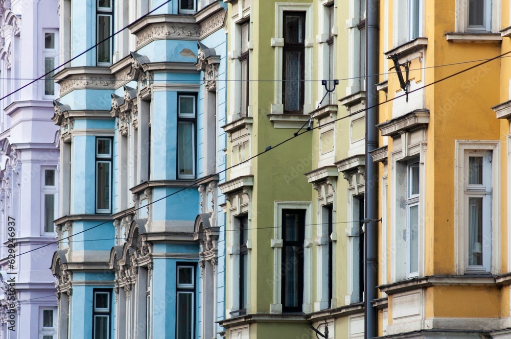 Naklejka premium Cityscape with a vibrant and diverse array of colored houses in Austria