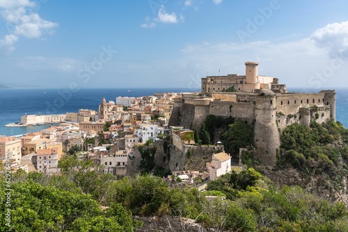 Aragonese-Angevine Castle of Gaeta atop a rocky outcrop overlooking the Mediterranean Sea in Italy © Francesco Bonino/Wirestock Creators
