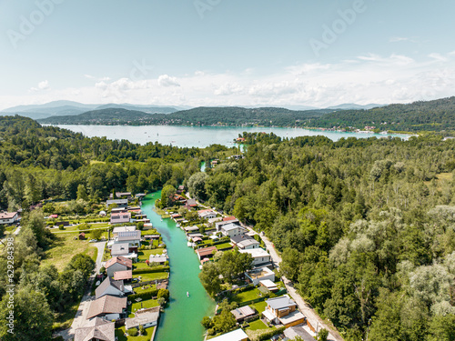 Foto Water houses on Wörthersee Canals in Klagenfurt