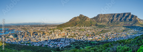Obraz na płótnie Panorama shot of Cape Town city and table mountain during sunset, Cape Town, South Africa w salonie