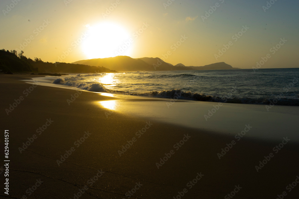 Fototapeta premium 台風通過後の奄美の海岸とサンゴの川。