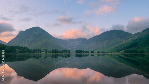 Photo Mountains with Lake