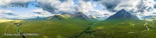 Fotografie Rannoch Moor and Mountains around Buachaille Etive Mòr from a drone, River Coupa
