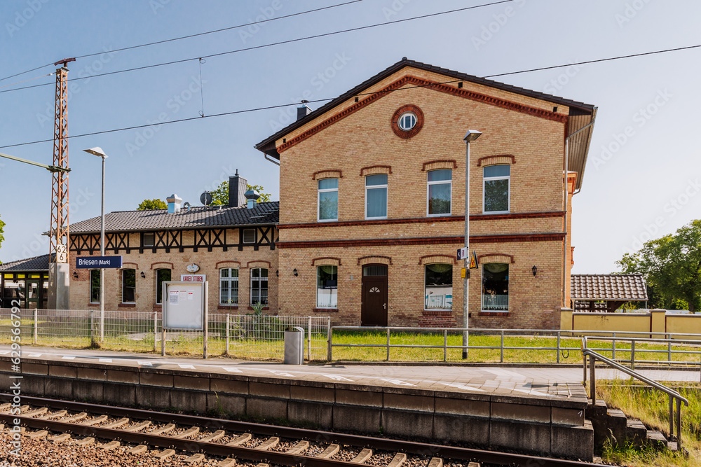 die Gleise am Bahnhof Briesen (Markt)