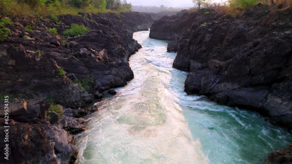 Les chutes d'eau (vues du ciel) sur le fleuve Mekong, Don Khon, 4000 iles, Laos, Asie