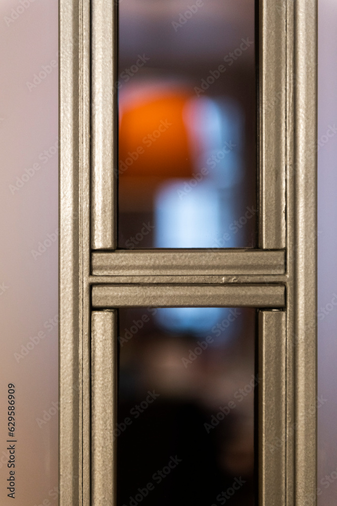 Reflets à travers une vitre dans un style industriel Stock Photo Adobe Stock