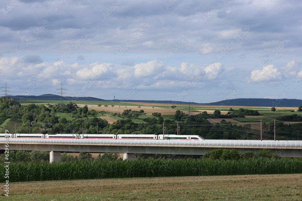 Fototapeta premium ICE 4 auf der Enztalbrücke 