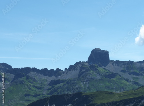 Pierra Menta dans le massif du Beaufortain, au dessus du lac de Roselend photo